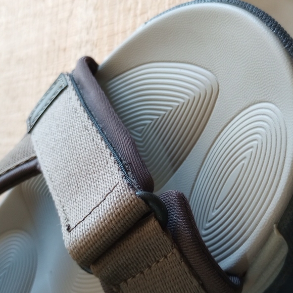 Ozark Trail heavy sandles - Picture 4 of 4